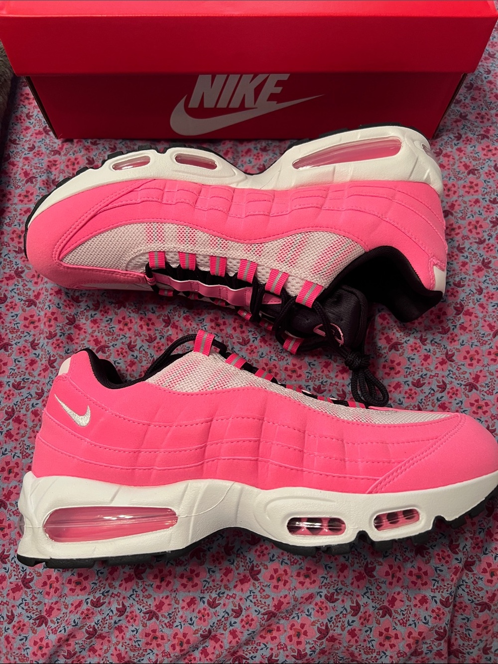 New Mens size 10.5 NIKE AIR MAX 95